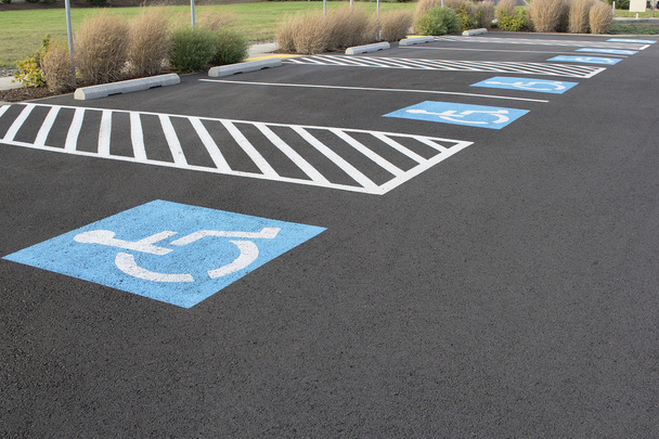 Plazas de aparcamiento para discapacitados
 - Foto, imagen