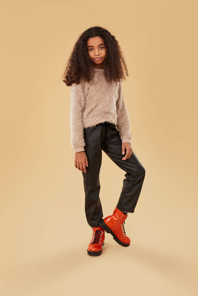 African American girl in trendy clothes - Foto, Imagen