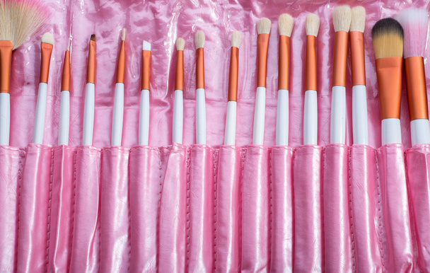 Set de pinceaux de maquillage rose
 - Photo, image
