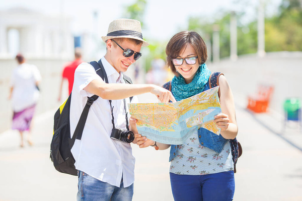 tourists with map, travel concept - Photo, image
