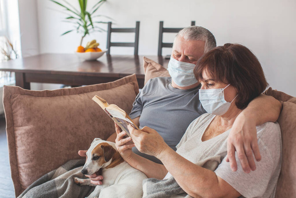 Elderly couple in medical masks during the pandemic coronavirus - 写真・画像