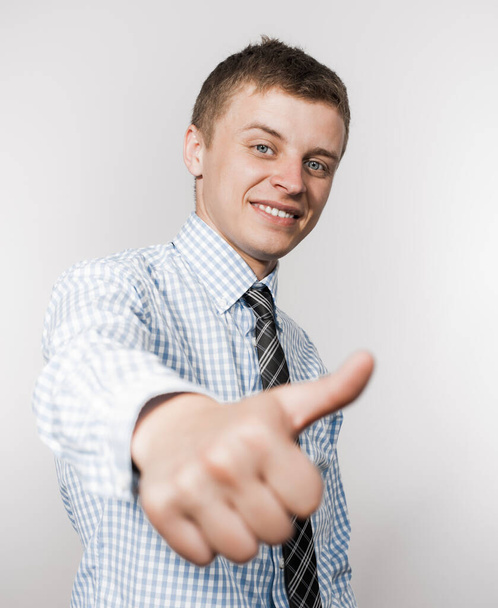 Happy man giving thumbs up sign - Φωτογραφία, εικόνα