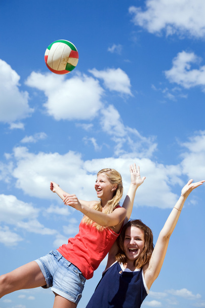 Girls playing volleyball - Foto, Imagen
