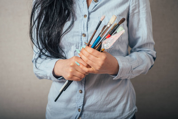 Close-up of  artist-girl with paintbrush. - Foto, Imagen