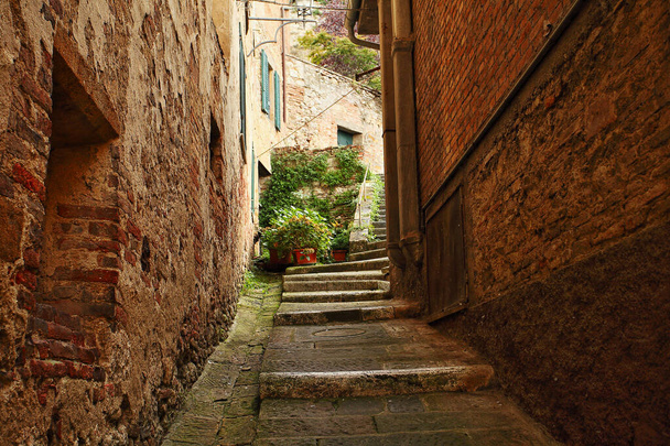 Beautiful Italian street of a small old provincial town - Zdjęcie, obraz