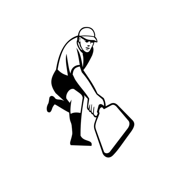 Maskottchen-Symbol Illustration eines Pickleball-Spielers, ein Paddleball-Sport ähnlich einem Schläger-Sport, Einhand-Rückhand von vorne betrachtet auf isoliertem weißen Hintergrund im Retro-Stil. - Vektor, Bild