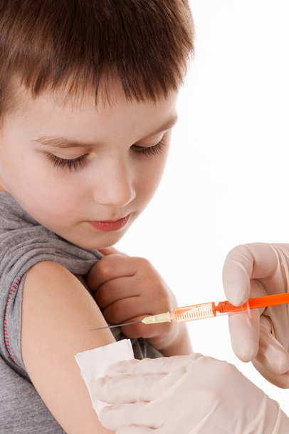 вакцинация против коронавируса - Коронавирус 2019-nC0V
  - Фото, изображение