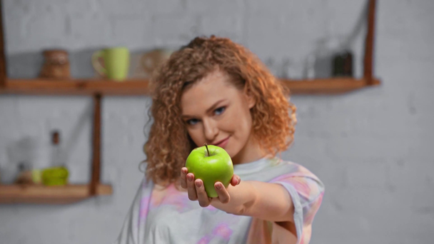 Az almaszagú és almás nők szelektív fókusza  - Felvétel, videó