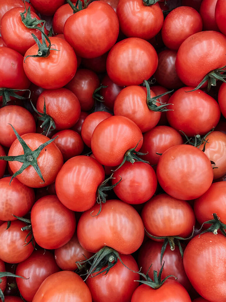 pomodori rossi maturi per mangiare un sacco di vitamine
 - Foto, immagini