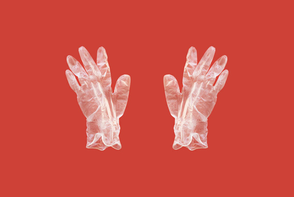 латексна рукавичка на червоному тлі
 - Фото, зображення