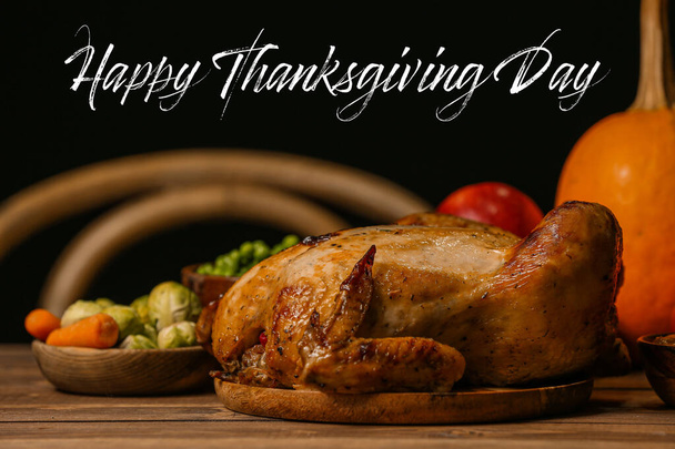 Tasty baked turkey for Thanksgiving day on table - Foto, Imagem