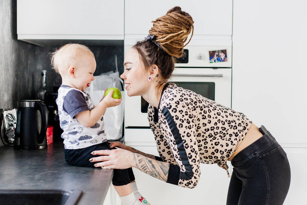 Little boy with mother, communication games and development, self-care, love and family, home design, mentality, brain, kitchen, home - Fotografie, Obrázek