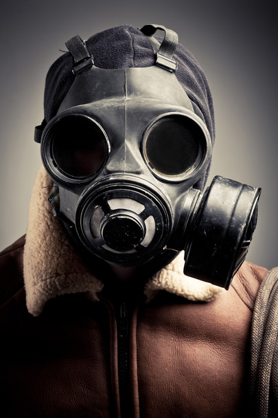 Hombre retrato en máscara de gas
 - Foto, imagen