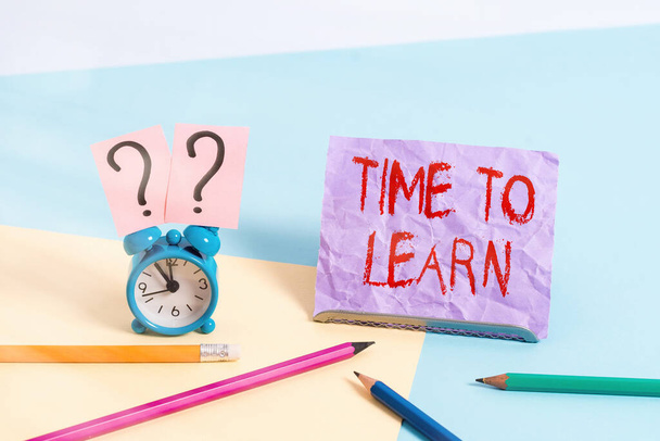 Text sign showing Time To Learn. Conceptual photo the need to get knowledge or understanding of facts and ideas Mini size alarm clock beside stationary placed tilted on pastel backdrop. - Foto, afbeelding