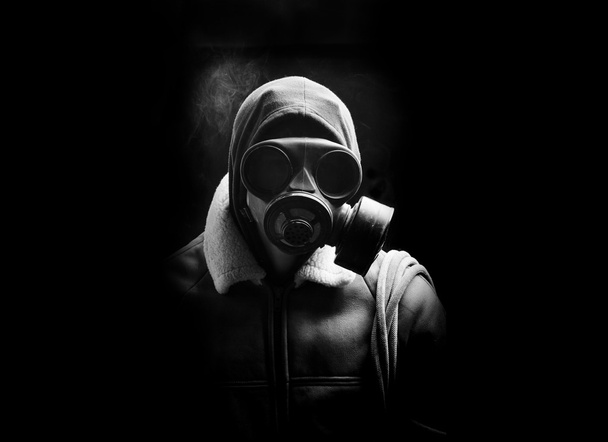 πορτρέτο άνθρωπος στη μάσκα αερίων - Φωτογραφία, εικόνα