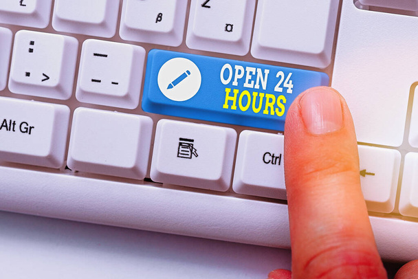 Kirjoitetaan muistiinpanoja, joissa näkyy Open 24 Hours. Business valokuva esittelee saatavilla koko päivän ja koko yön sulkematta tai pysähtymättä
. - Valokuva, kuva