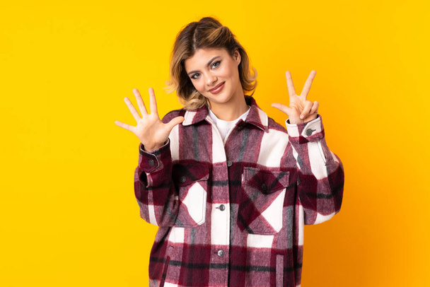 Young Russian woman isolated on yellow background counting eight with fingers - Фото, зображення