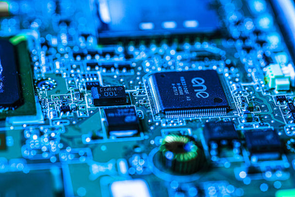 Electronic components detail with clearly visible construction and functional details of the chip - 写真・画像