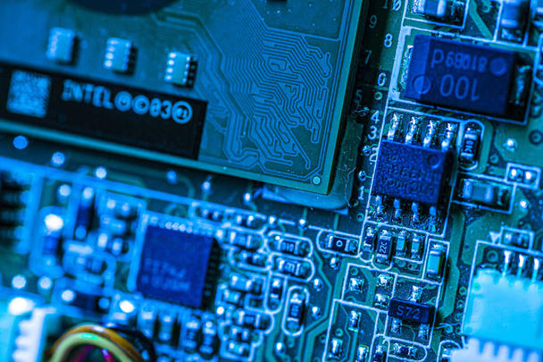 Electronic components detail with clearly visible construction and functional details of the chip - 写真・画像