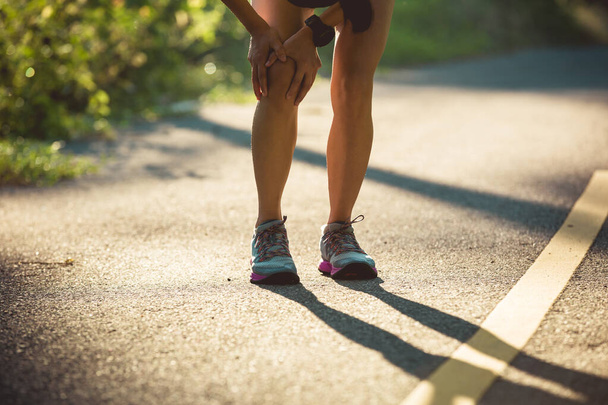 Young female runner got sport injury on knees - Photo, Image