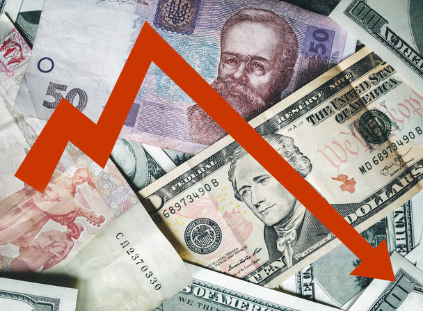 Inflation US dollar against the backdrop of the Ukrainian hryvnia. The concept of cheapening and depreciation, expressed in the graph with a red arrow pointing down. - 写真・画像