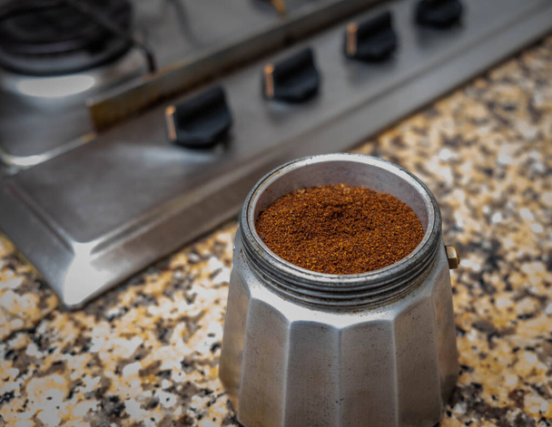 Italian coffee maker to prepare breakfast - Foto, Bild