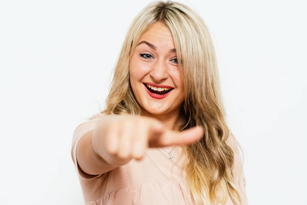studio portrait of a beautiful girl pointing to the camera - Foto, imagen