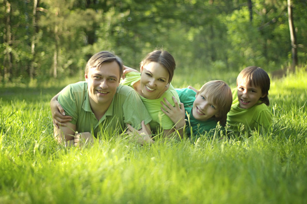 Щаслива сім'я з чотирьох
 - Фото, зображення
