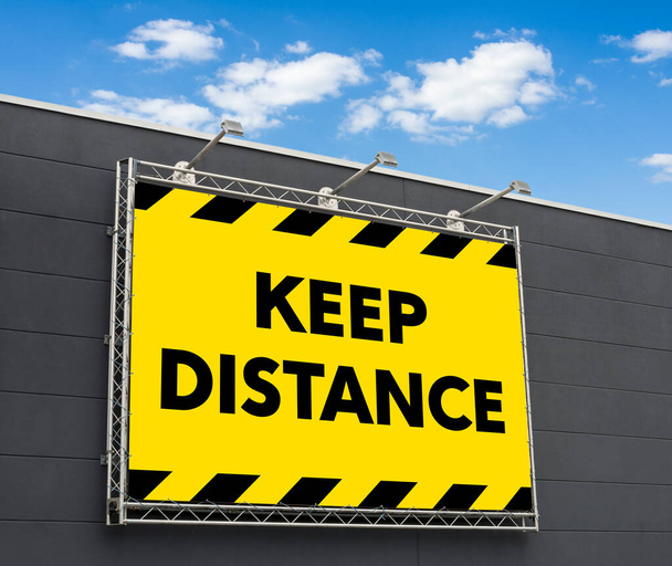 Houd afstand geschreven op een billboard - Foto, afbeelding