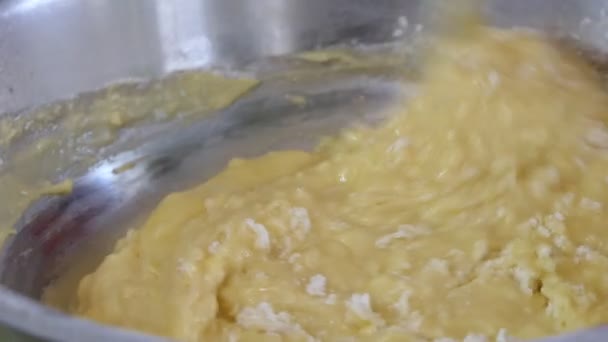 Simple food, pie making. A woman uses a spoon to stir the flour and ingredients in a bowl to make the dough. Close up. Siberia. - Filmagem, Vídeo