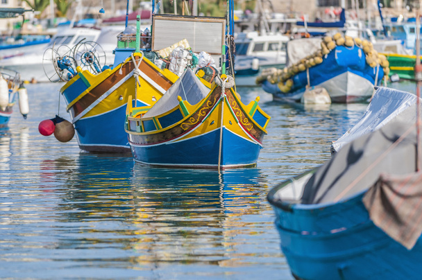 Barca tradizionale Luzzu al porto di Marsaxlokk a Malta
. - Foto, immagini