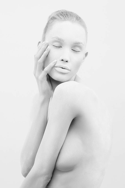 beautiful naked woman in white paint. beautiful nude girl body art - Photo, image