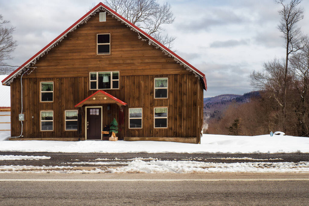Cabaña rústica y remota en la cordillera Adirondack, estado de Nueva York
 - Foto, Imagen