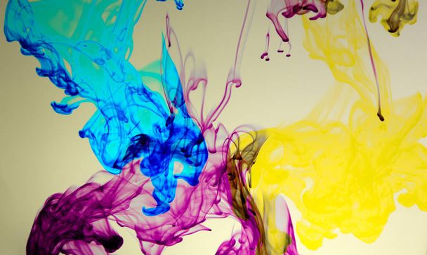 Difusión de explosiones de tinta colorida abstracta Movimiento de explosión psicodélica
 - Foto, imagen