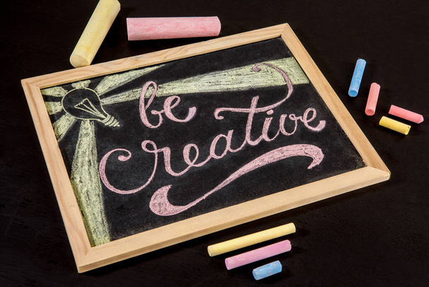 Seja criativo - lettering giz colorido citação motivacional
 - Foto, Imagem