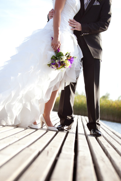 recém-casados ao ar livre
 - Foto, Imagem