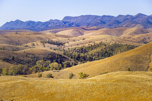 Mountainous landscape of Flinders Ranges National Park in South Australia - Foto, Imagen