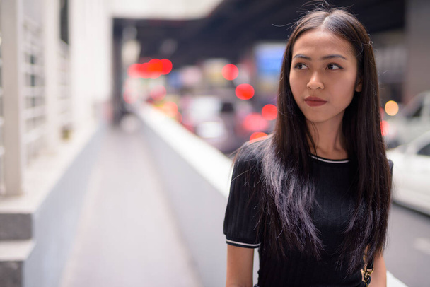 Portrait of young beautiful Asian tourist woman exploring around the city - Fotografie, Obrázek