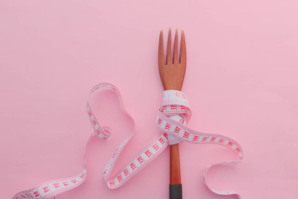 garfo e fita métrica para um estilo de vida saudável, Dieta
 - Foto, Imagem