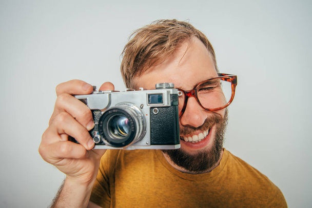 A man with a camera - Foto, imagen
