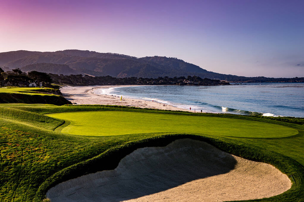 Campo de golf Pebble Beach, Monterey, California, EE.UU.
 - Foto, Imagen