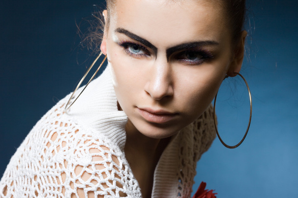 Fashion woman with black eyebrows - Foto, Bild