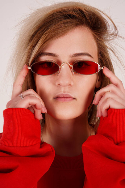 Vertical portrait - girl in red glasses - Fotoğraf, Görsel
