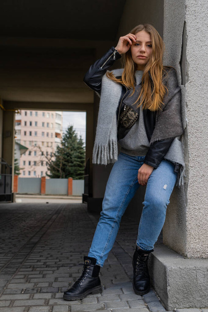 Stylish pretty girl  with long natural hair posing in the city outside, street fashion, urban - Foto, Imagen