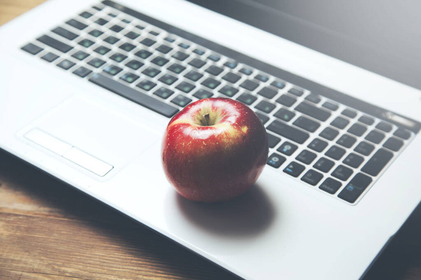 red apple on computer keyboard on table - 写真・画像