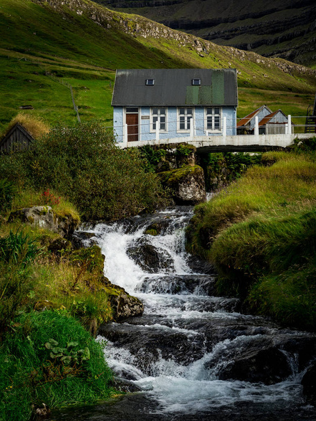 Feröer-szigetek, Kunoy. Az egyik legrégebbi ház a faluban.. - Fotó, kép
