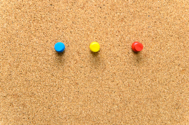 Pushpins on Cork board as texture background - Foto, afbeelding