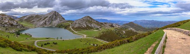 panoramatické enol jezero - Fotografie, Obrázek