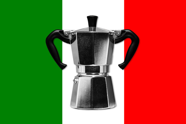 Повторення опору проти нещасть у вигляді дуже міцної кави з італійським прапором.. - Фото, зображення