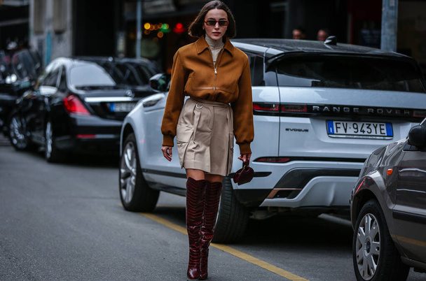 MILANO, Italia- 19 settembre 2019: Mary Leest in strada durante la Milano Fashion Week
. - Foto, immagini